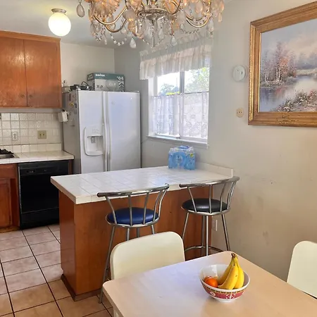 Affordable Private Room With Pool Access And Free Parking Near Zoo And Beaches San Diego Exterior photo